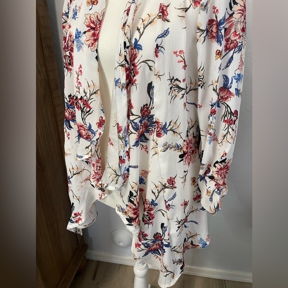 White Floral Kimono by Kaii - Picture 2 of 7